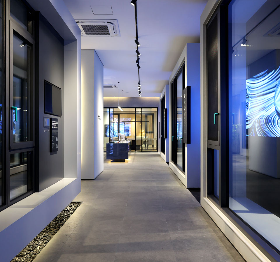 卡諾德式系統(tǒng)門(mén)窗新展廳產(chǎn)品陳列